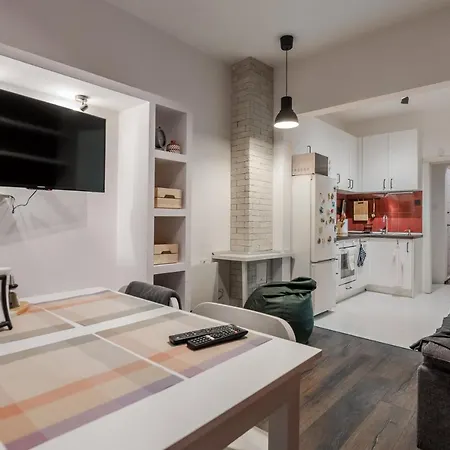 Cute&cozy 2bd Flat With Balcony