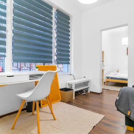 Cute&cozy 2bd Flat With Balcony Apartment