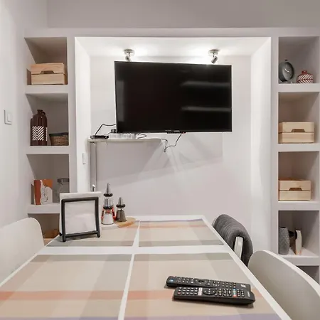Apartment Cute&cozy 2bd Flat With Balcony