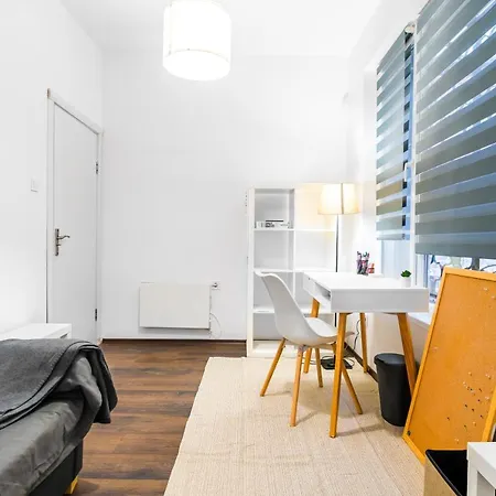 Apartment Cute&cozy 2bd Flat With Balcony *