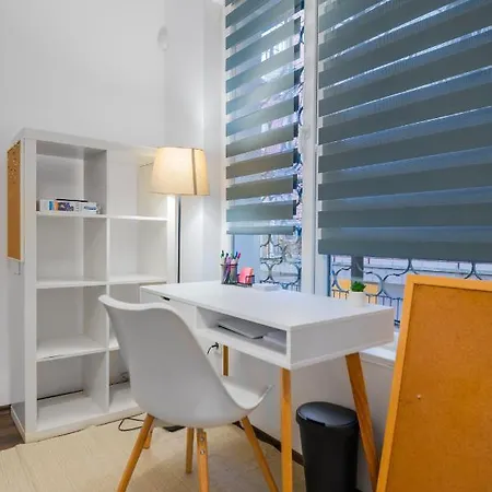 Cute&cozy 2bd Flat With Balcony Apartment