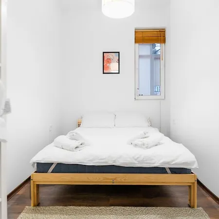 Cute&cozy 2bd Flat With Balcony Apartment *